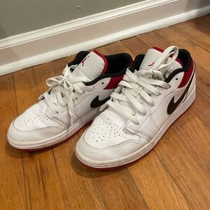 Jordan low 1 red black